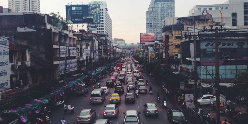 品牌策划案例深度分析：从品牌设计到驰名百年的策略逻辑