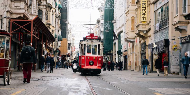 数据驱动的品牌策略优化：如何利用大数据与AI实现市场推广与品牌设计的精准决策